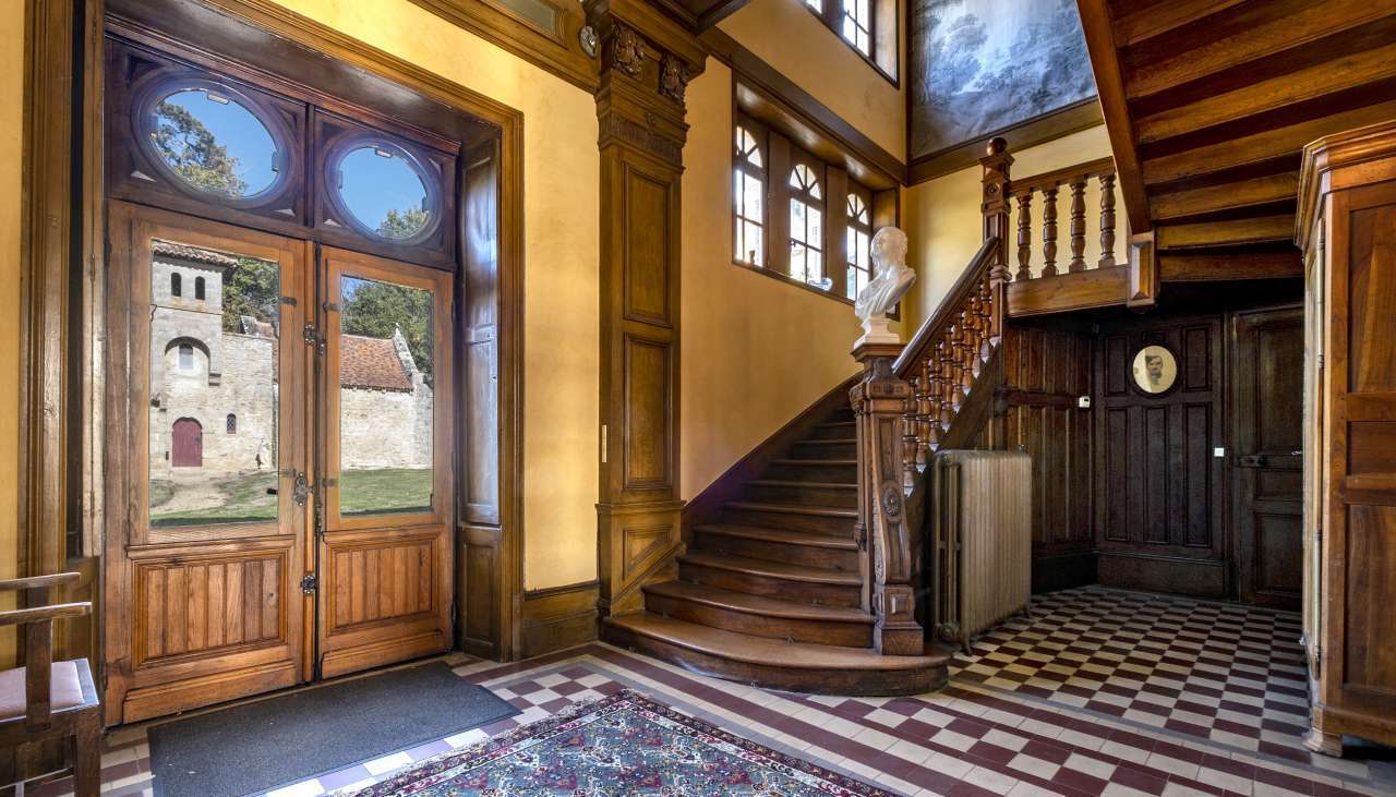 A unique opportunity to acquire an exceptional 8 bedroom 19th century Flore