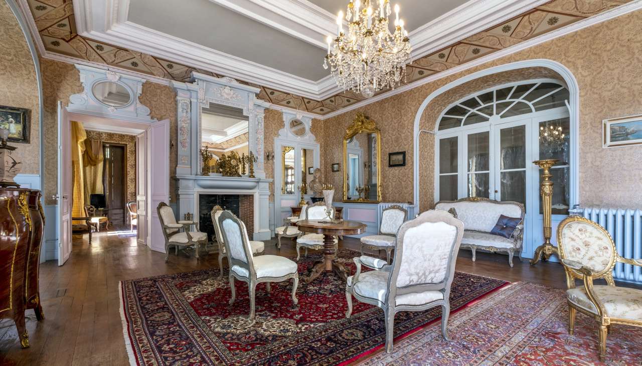 A unique opportunity to acquire an exceptional 8 bedroom 19th century Flore