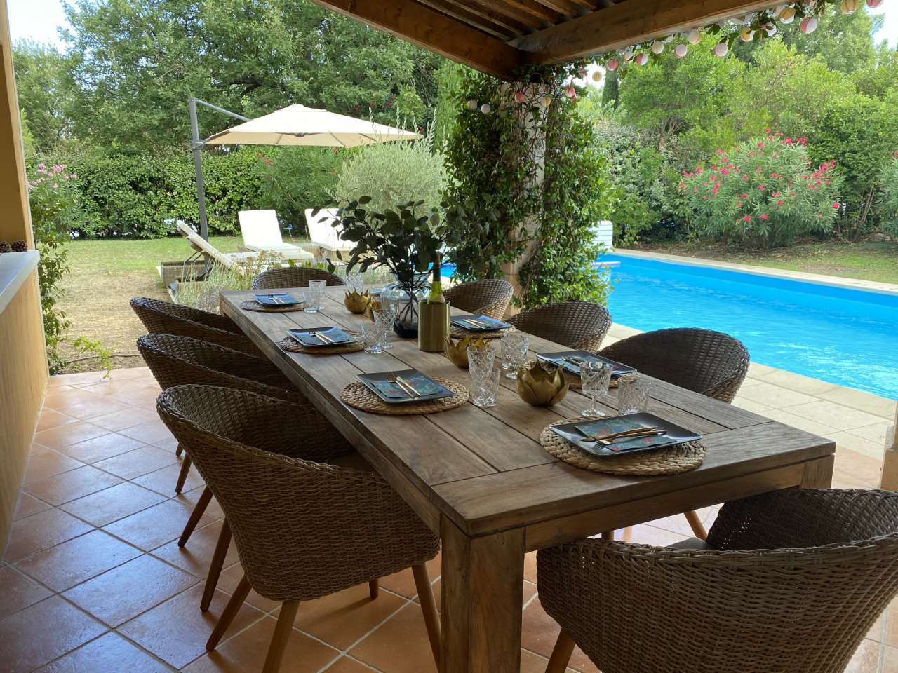 Ideally situated within a quite, safe and secure area, yet just 5 minutes f