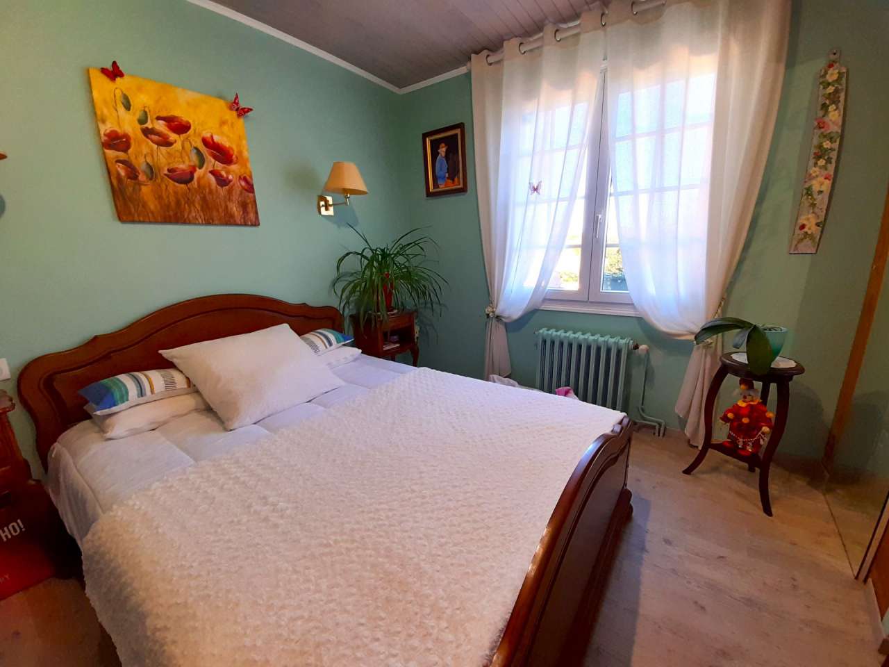 Lovely 3 bedroom home, which is full of character and charm, ideally situat