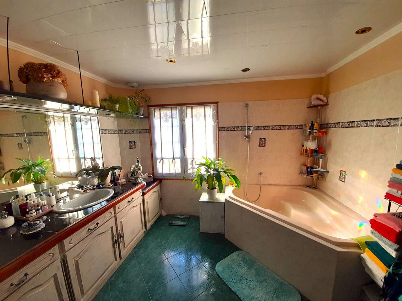 Lovely 3 bedroom home, which is full of character and charm, ideally situat