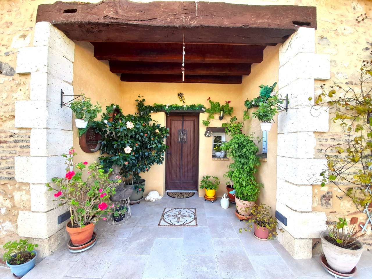 Lovely 3 bedroom home, which is full of character and charm, ideally situat