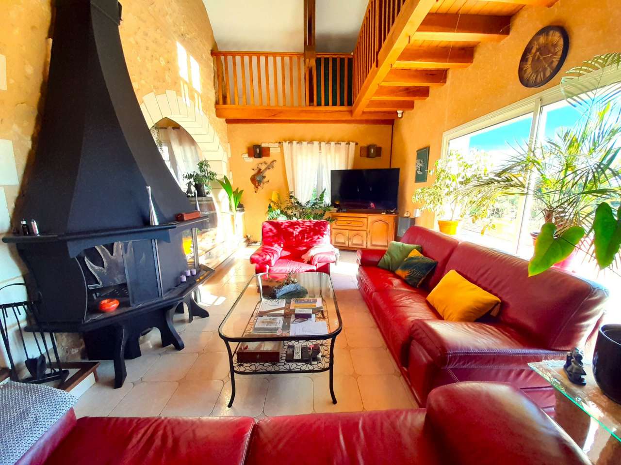 Lovely 3 bedroom home, which is full of character and charm, ideally situat