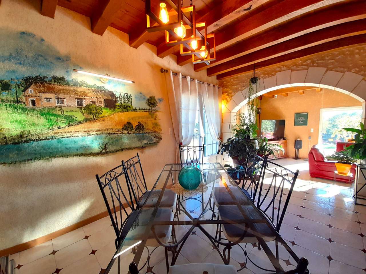 Lovely 3 bedroom home, which is full of character and charm, ideally situat