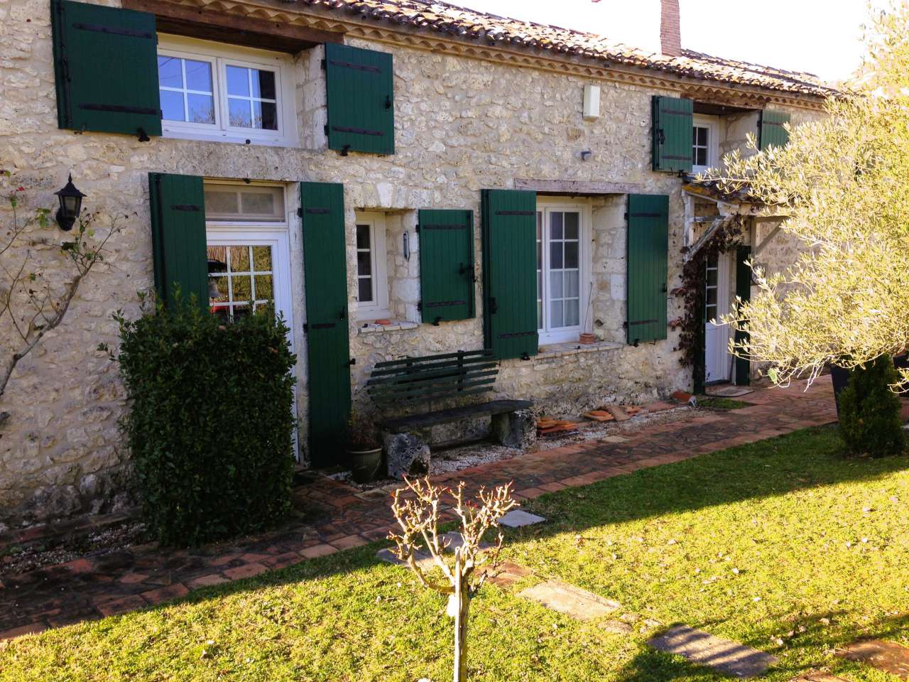 Full of character and charm, this superb 3 bedroom country home is ideally