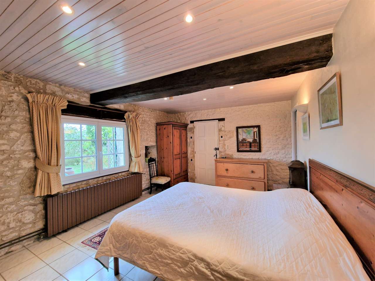Full of character and charm, this superb 3 bedroom country home is ideally