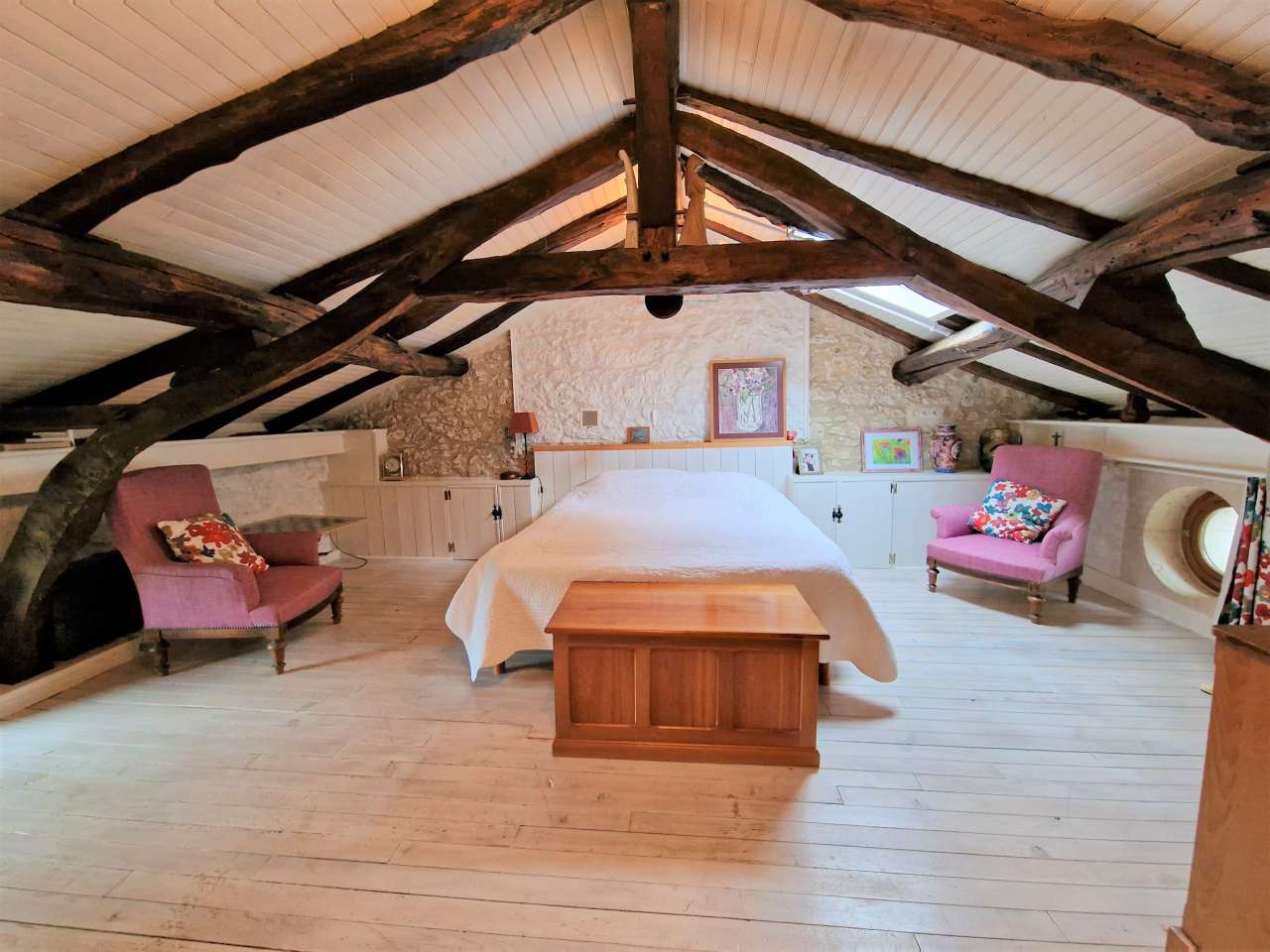 Full of character and charm, this superb 3 bedroom country home is ideally