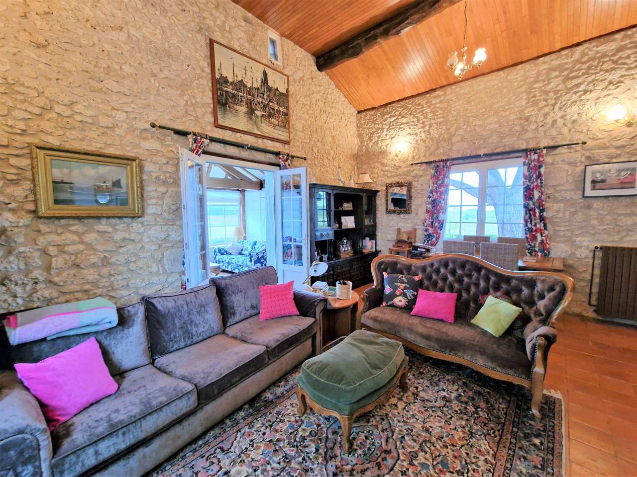 Full of character and charm, this superb 3 bedroom country home is ideally