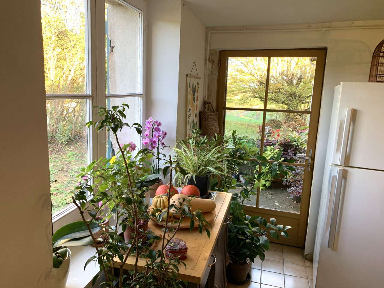 Situated on the outskirts of Sauveterre de Guyenne, this beautiful 4 bedroo