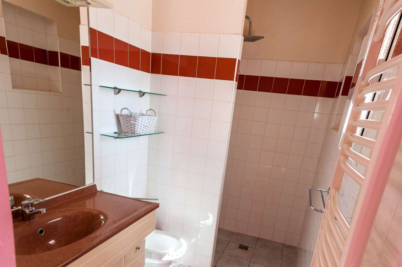 Lovely 4 bedroom home set within lush landscaped gardens of 2,376m2 with a