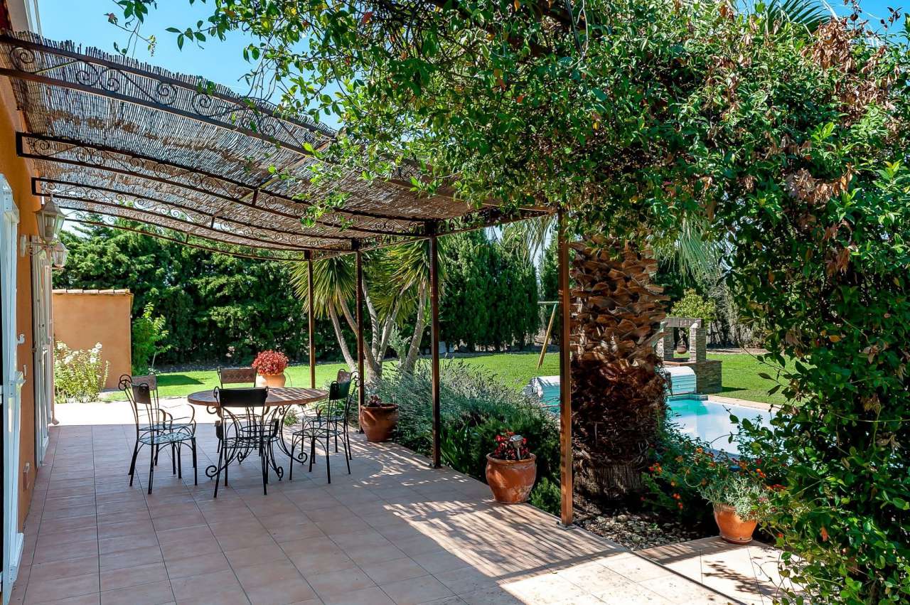 Lovely 4 bedroom home set within lush landscaped gardens of 2,376m2 with a