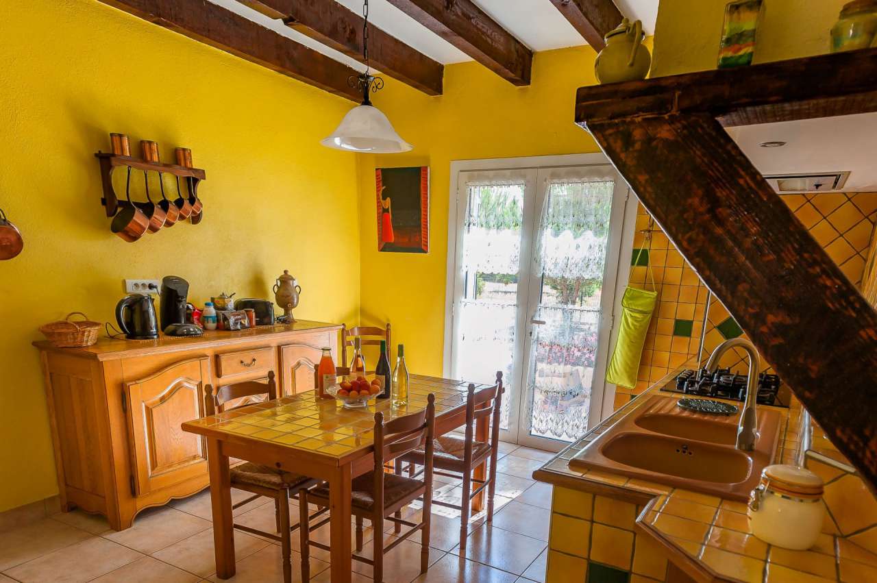 Lovely 4 bedroom home set within lush landscaped gardens of 2,376m2 with a