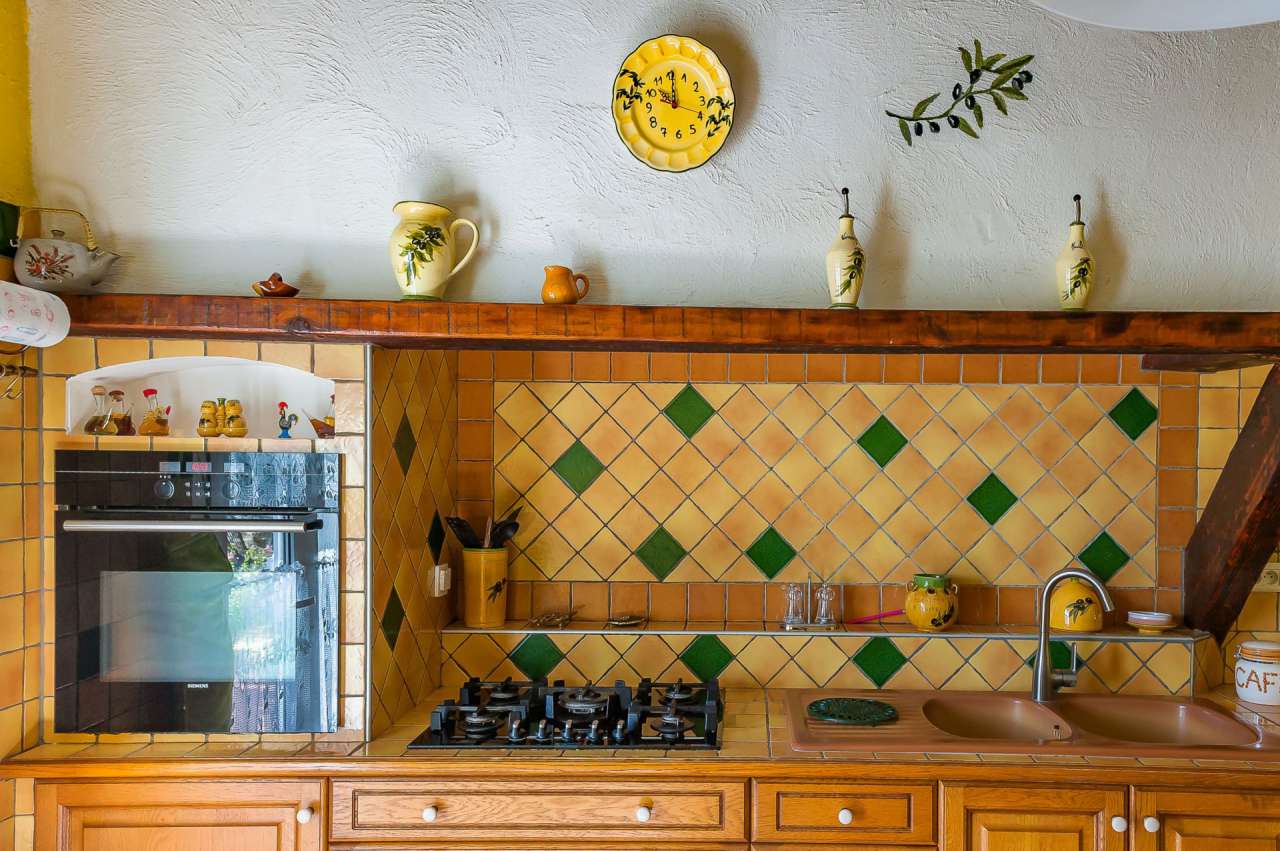 Lovely 4 bedroom home set within lush landscaped gardens of 2,376m2 with a