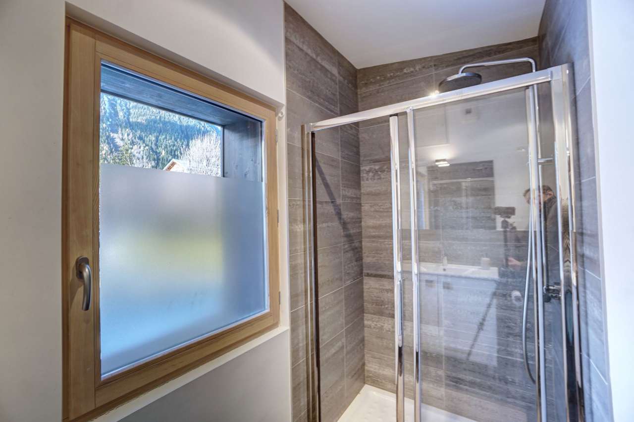 Beautifully renovated 2 bedroom stylish duplex apartment with large terrace