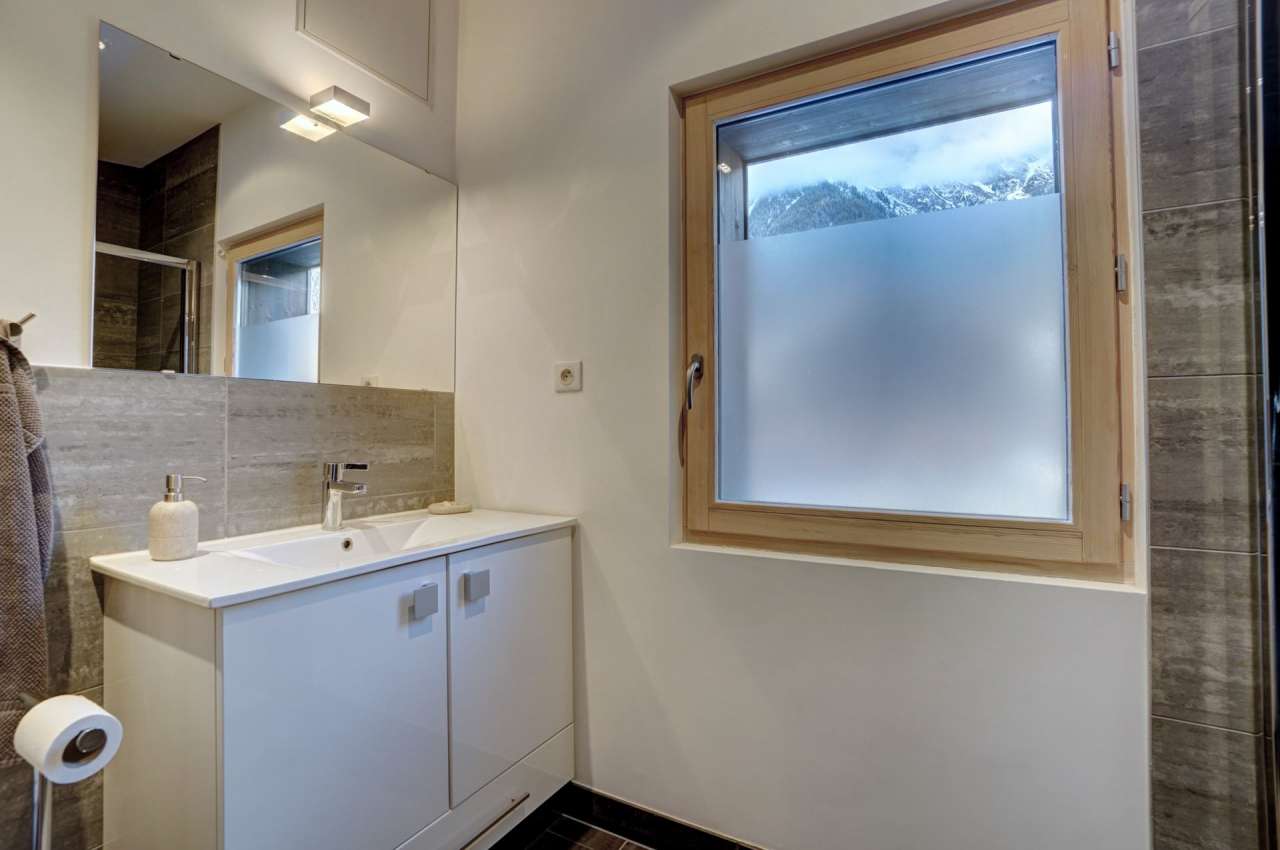 Beautifully renovated 2 bedroom stylish duplex apartment with large terrace