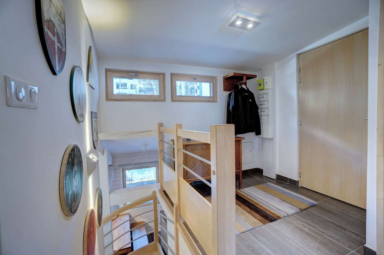 Beautifully renovated 2 bedroom stylish duplex apartment with large terrace