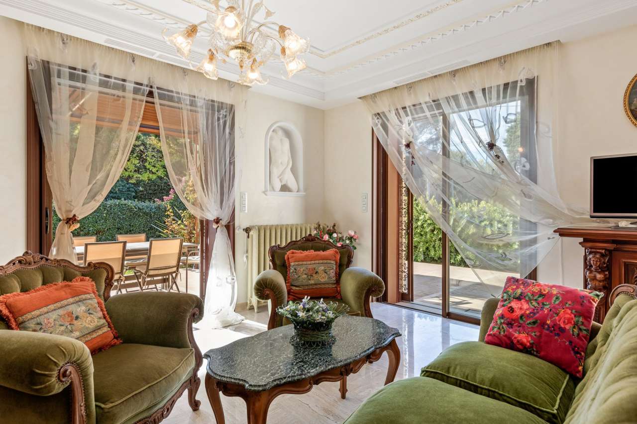 With a total spacious living area of around 227m2, this beautifully refurbi