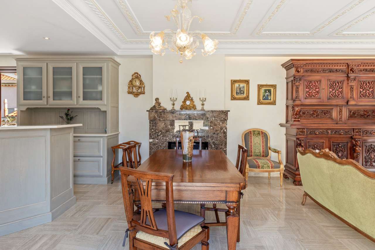 With a total spacious living area of around 227m2, this beautifully refurbi