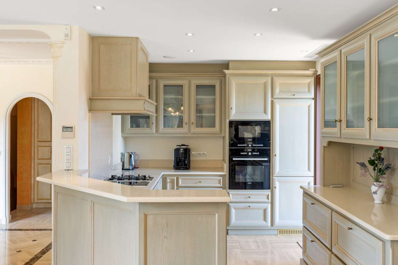 With a total spacious living area of around 227m2, this beautifully refurbi