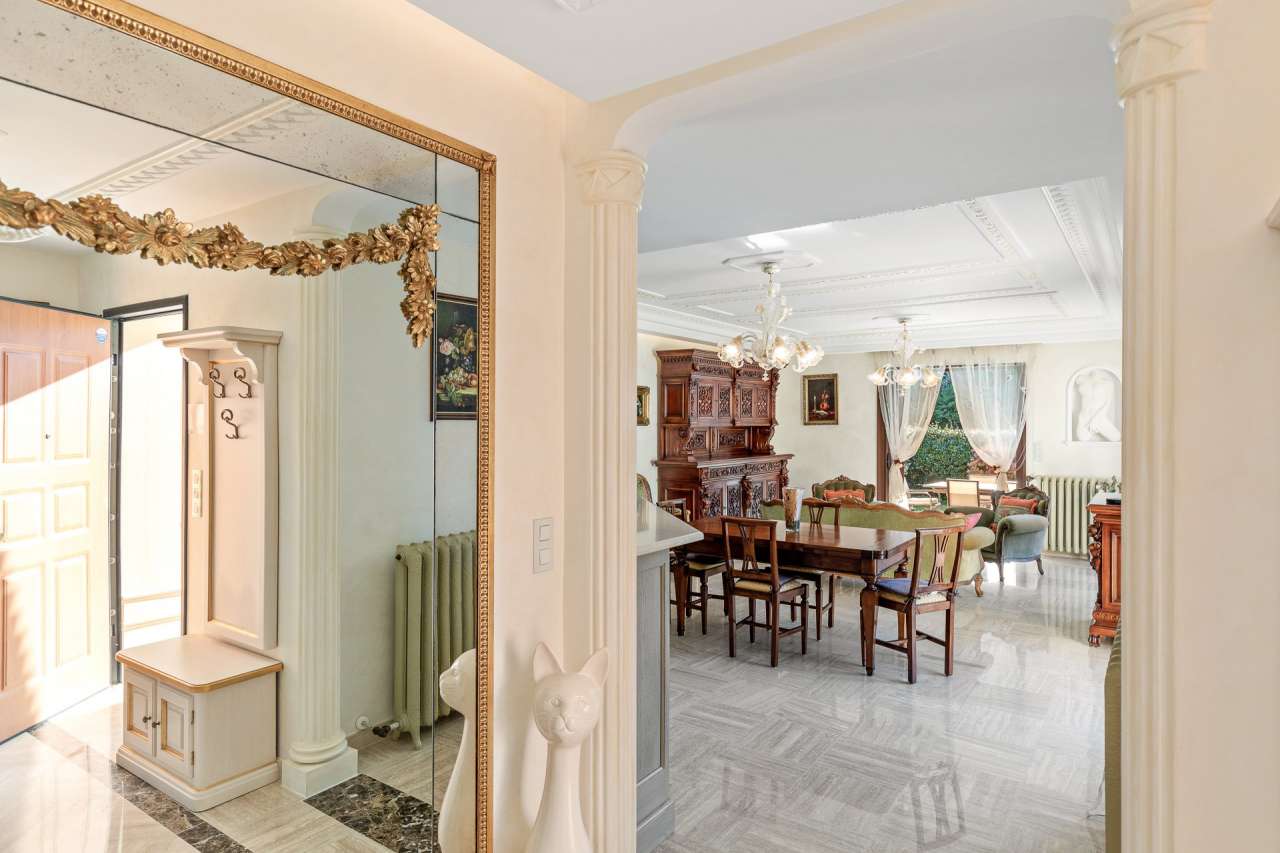 With a total spacious living area of around 227m2, this beautifully refurbi