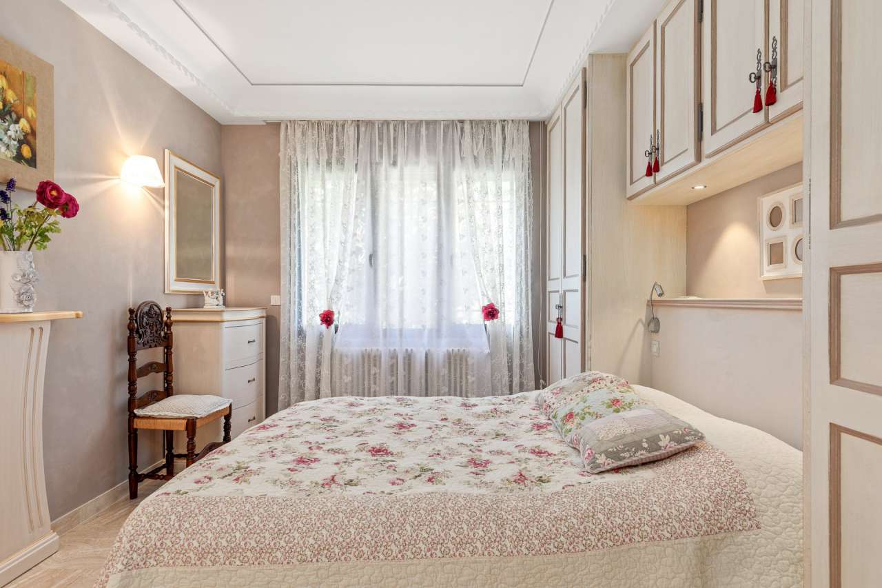 With a total spacious living area of around 227m2, this beautifully refurbi