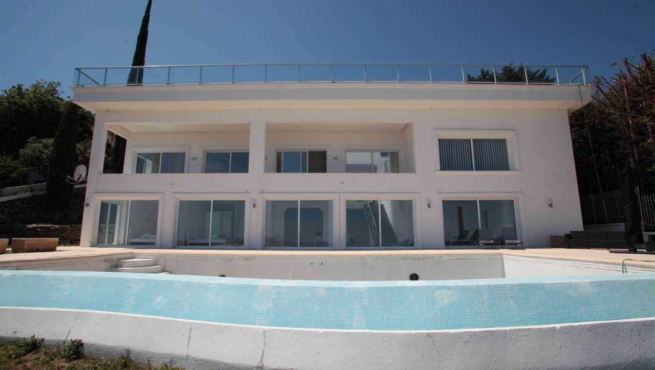 This stunning new 9 bedroom luxury villa is located close to Cannes in a so