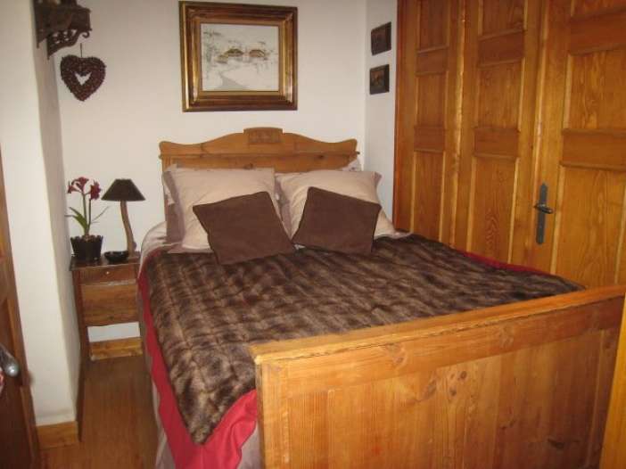 Full of character and charm, this lovely 2 bedroom apartment is ideally sit