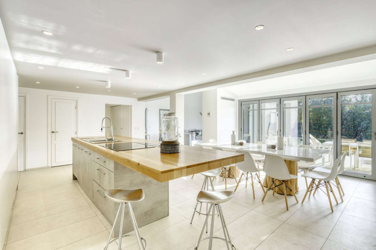 Exceptional modern 4 bedroom Provencal style villa nestling in nearly half