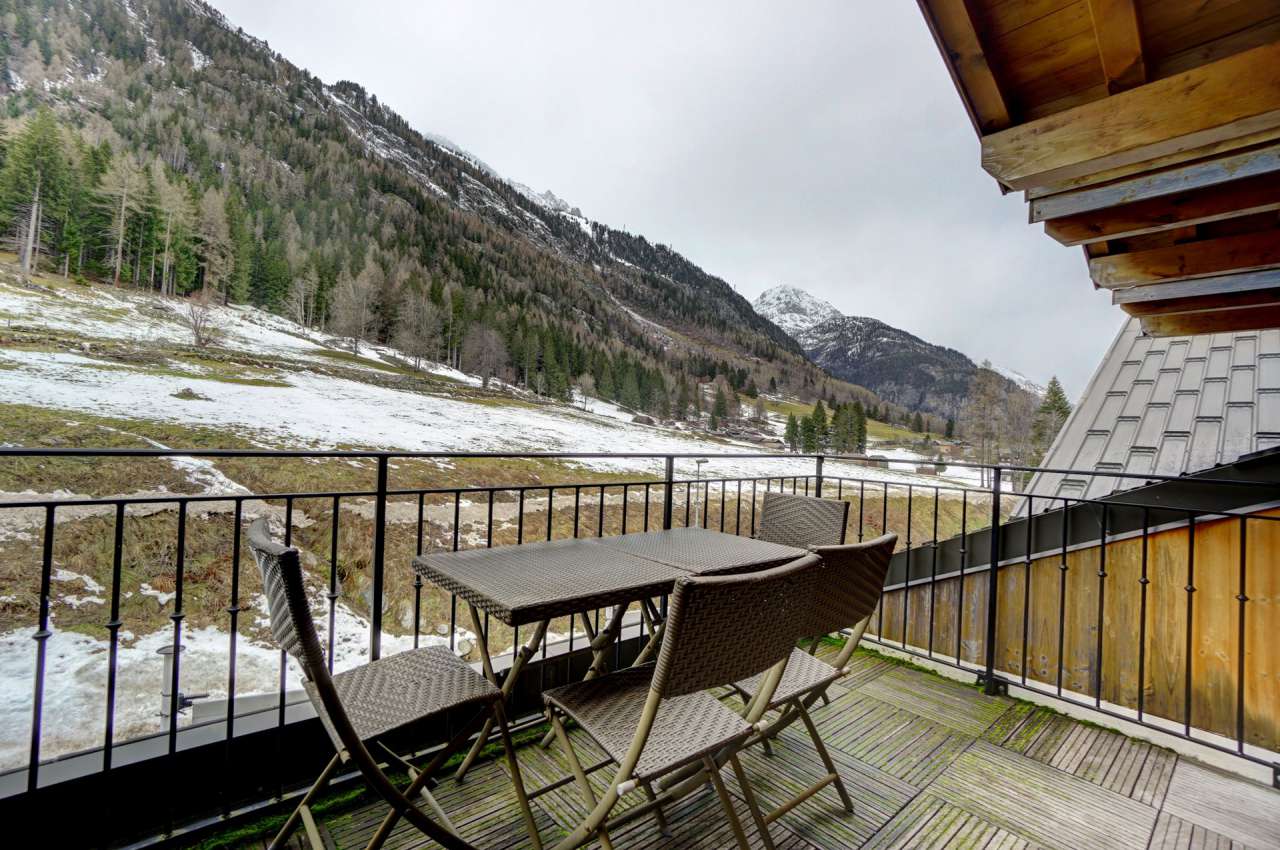 Enjoying wonderful mountain views from its top floor position, is this styl