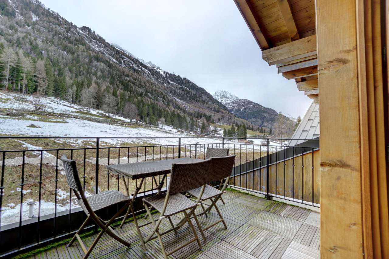 Enjoying wonderful mountain views from its top floor position, is this styl