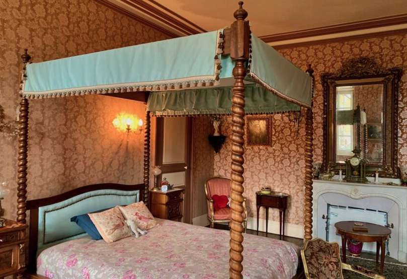 Nestling in 1.9 hectares of glorious land is this beautifully renovated 12