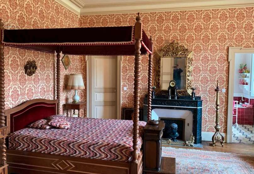 Nestling in 1.9 hectares of glorious land is this beautifully renovated 12