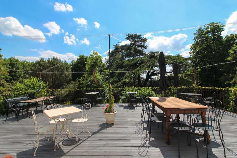 Wonderful opportunity to acquire a fabulous, recently restored 7 bedroom Fr