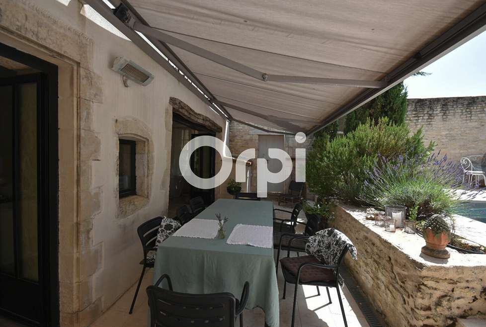 Exceptional 4 bedroom luxury house with pool and courtyard, ideally located