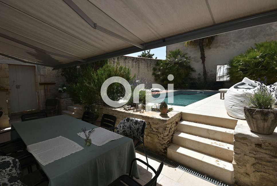 Exceptional 4 bedroom luxury house with pool and courtyard, ideally located