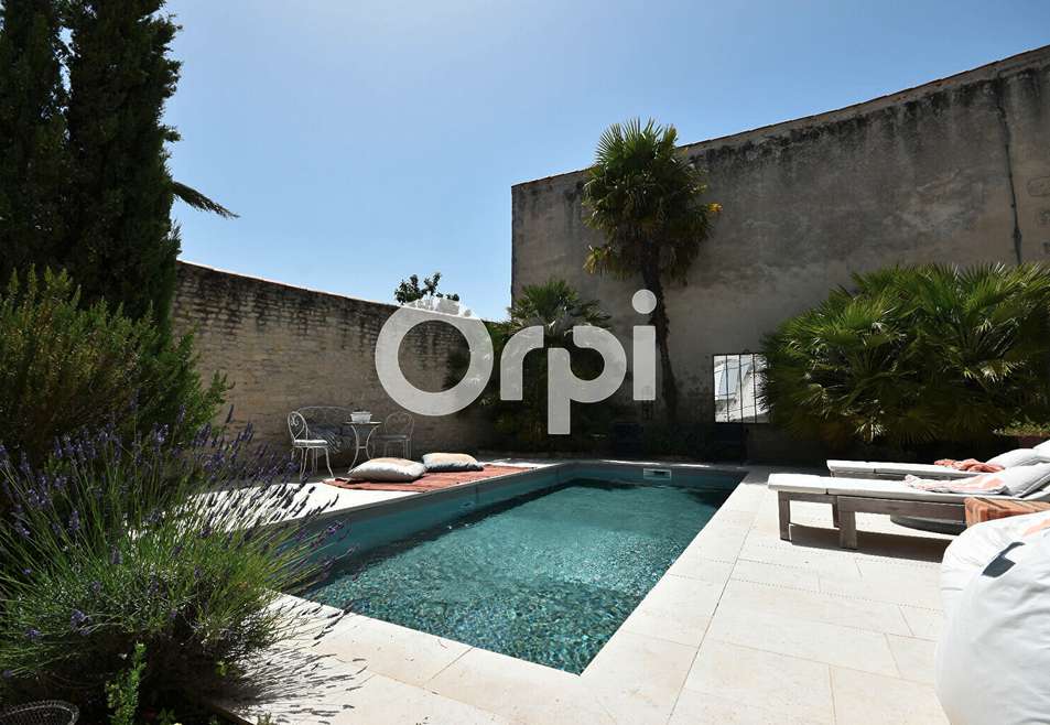 Exceptional 4 bedroom luxury house with pool and courtyard, ideally located