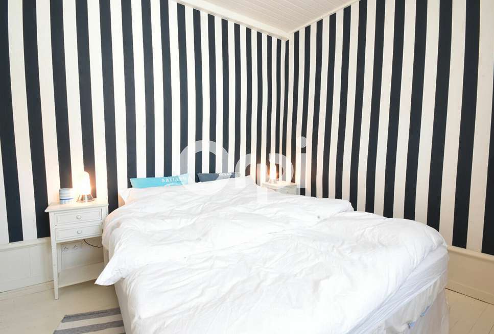 Exceptional 4 bedroom luxury house with pool and courtyard, ideally located