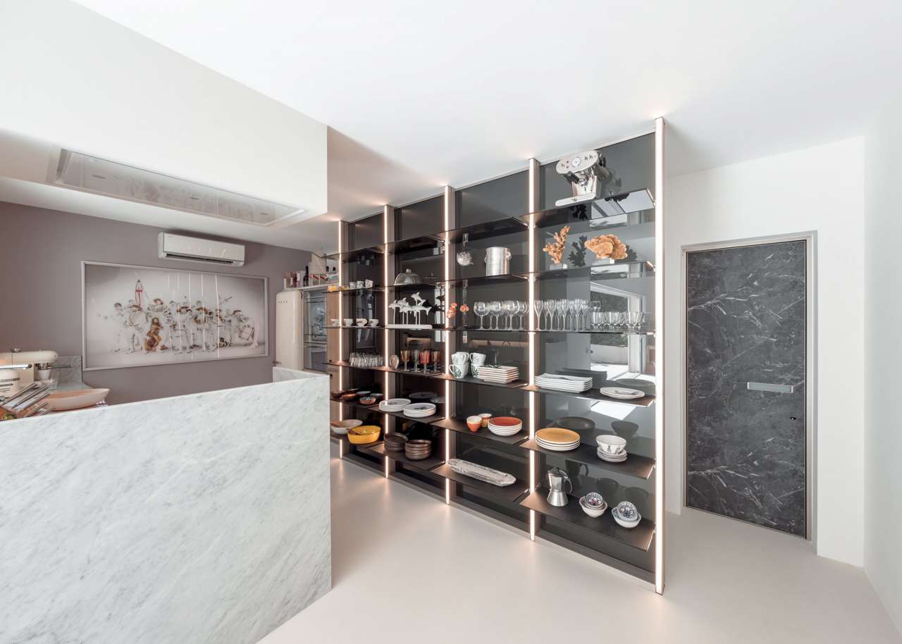 Grand and spacious recently built 5 bedroom villa, situated within a quiet