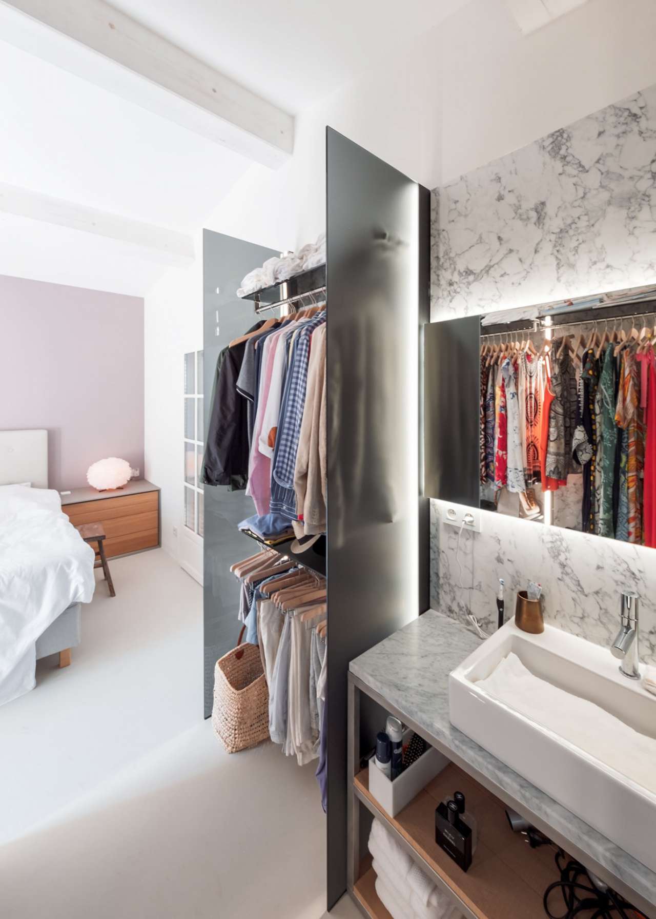 Grand and spacious recently built 5 bedroom villa, situated within a quiet