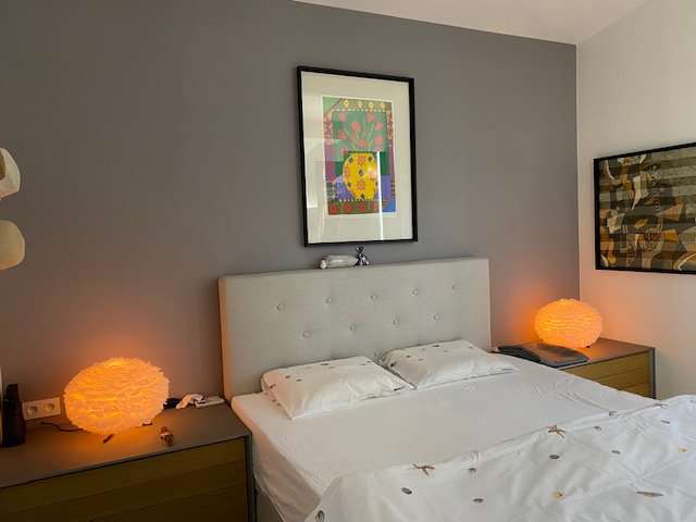 Grand and spacious recently built 5 bedroom villa, situated within a quiet