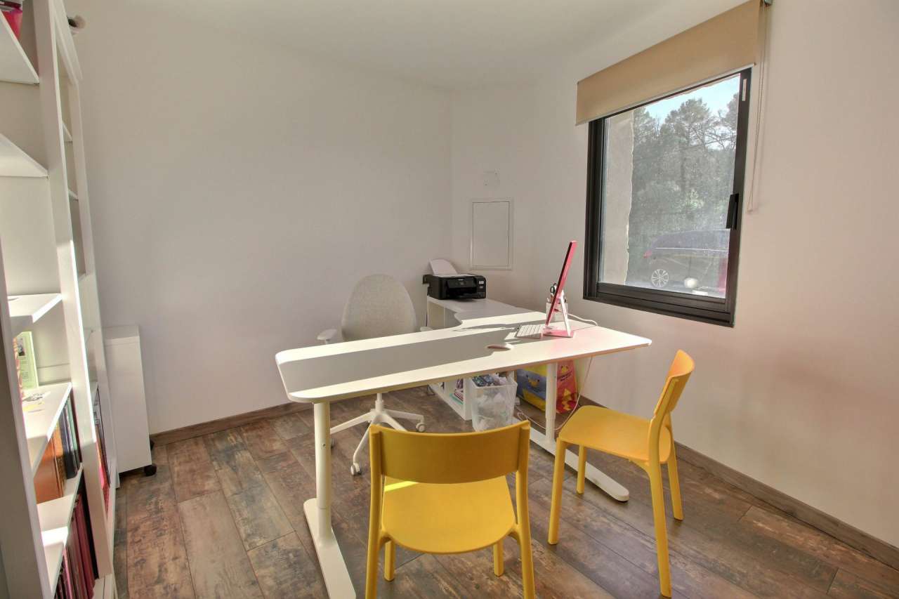 Modern and spacious 5 bedroom stone built villa, which is ideally situated