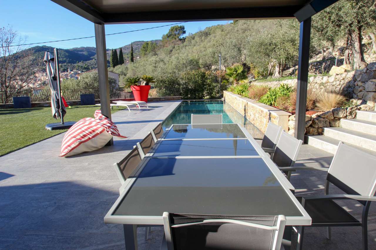 Modern and spacious 5 bedroom stone built villa, which is ideally situated