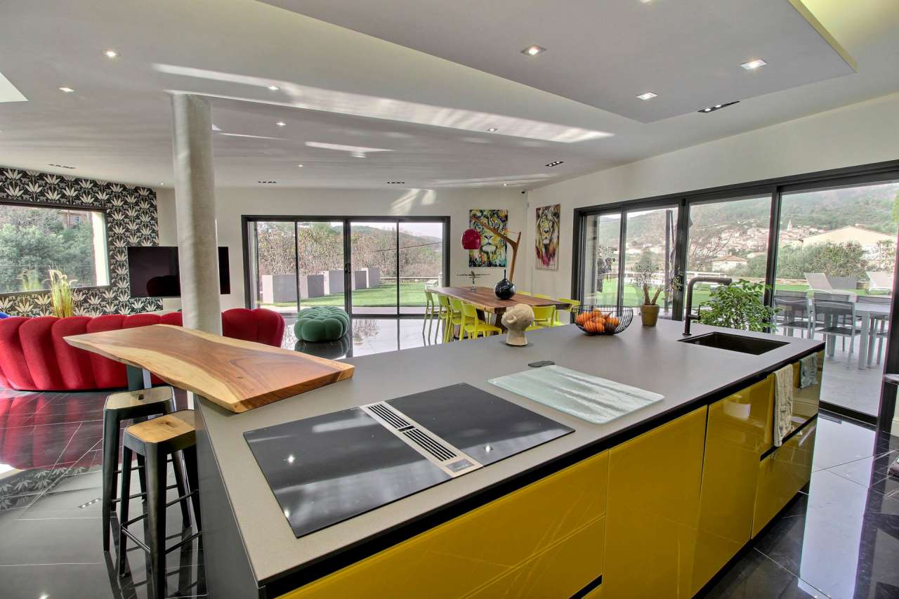 Modern and spacious 5 bedroom stone built villa, which is ideally situated