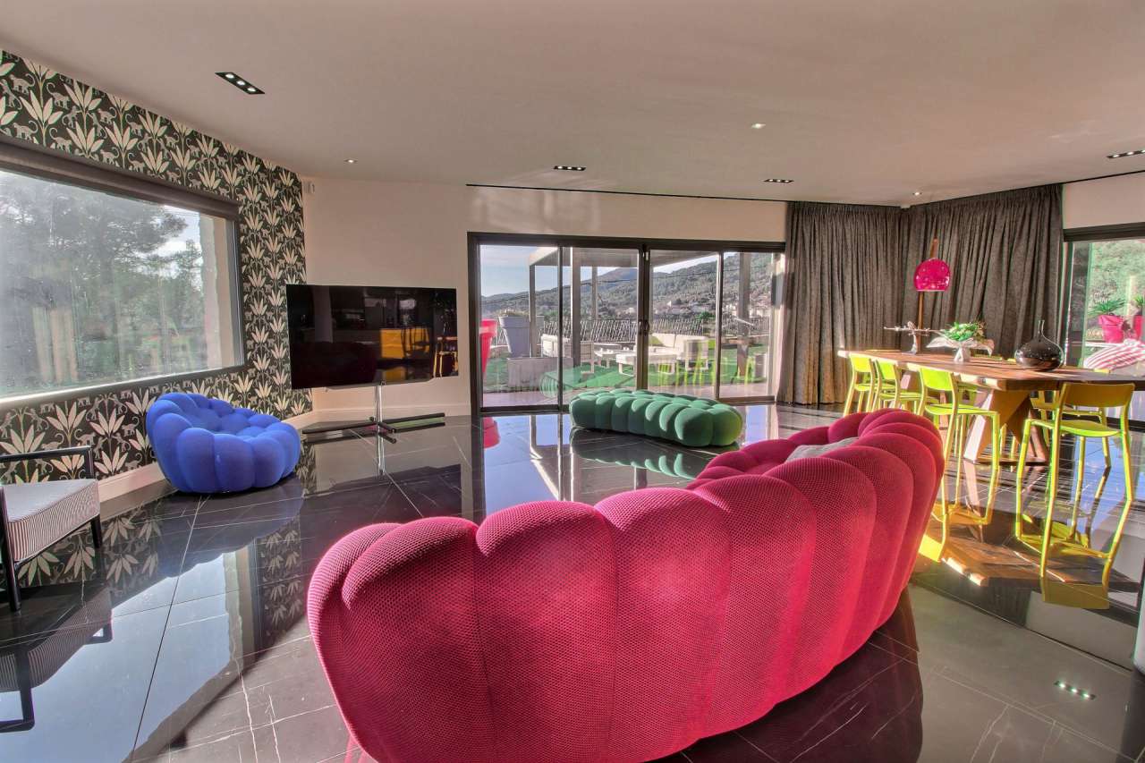 Modern and spacious 5 bedroom stone built villa, which is ideally situated