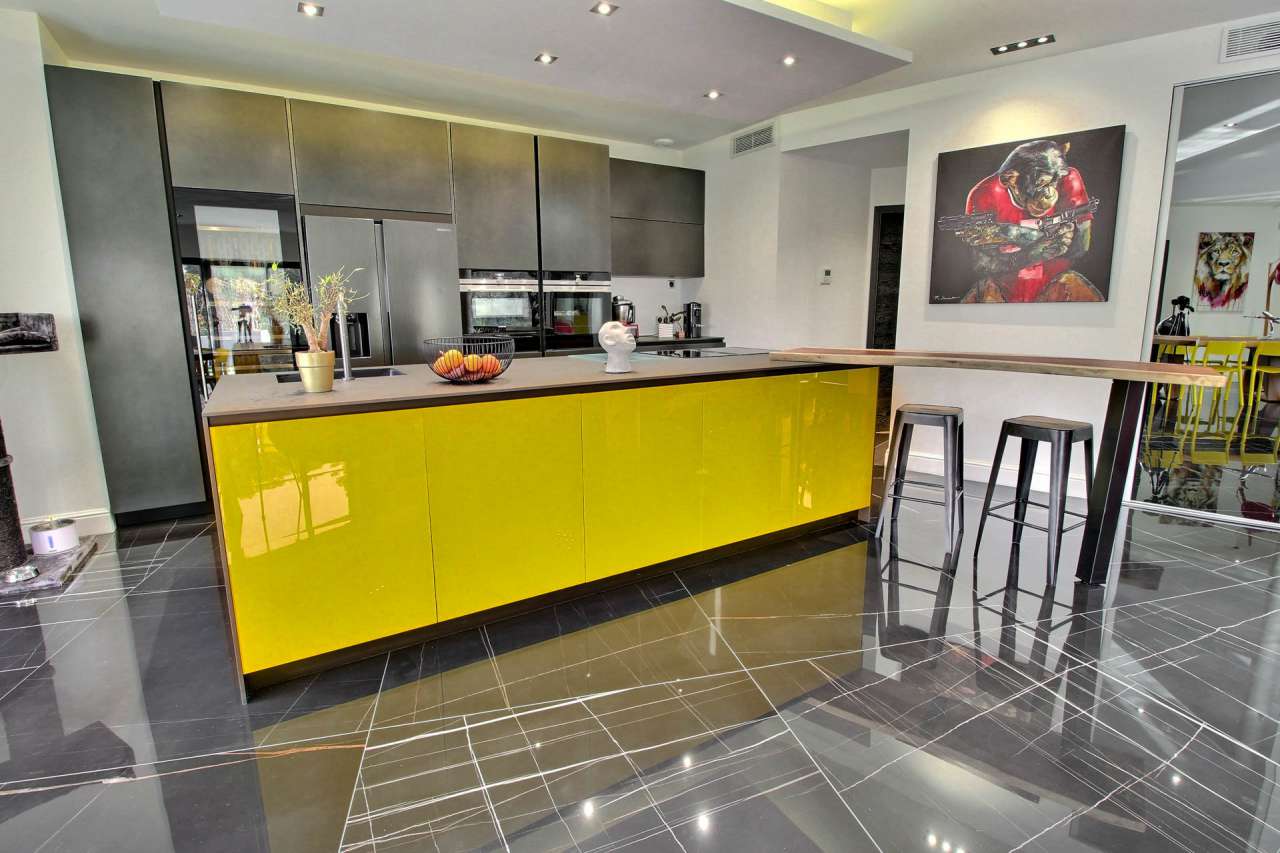 Modern and spacious 5 bedroom stone built villa, which is ideally situated