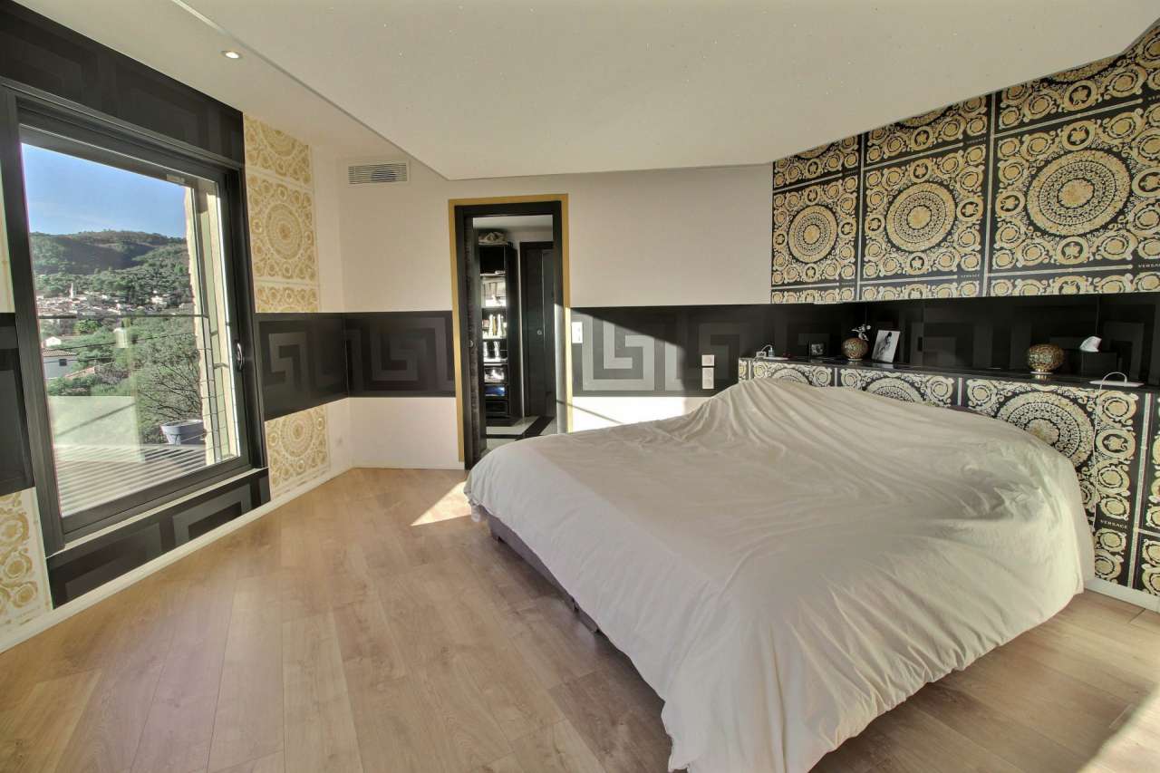 Modern and spacious 5 bedroom stone built villa, which is ideally situated