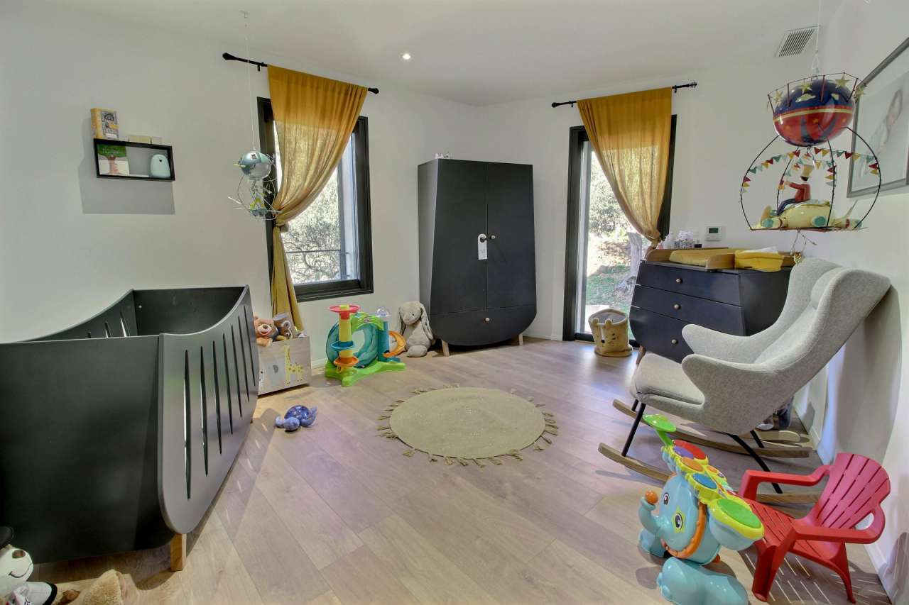 Modern and spacious 5 bedroom stone built villa, which is ideally situated