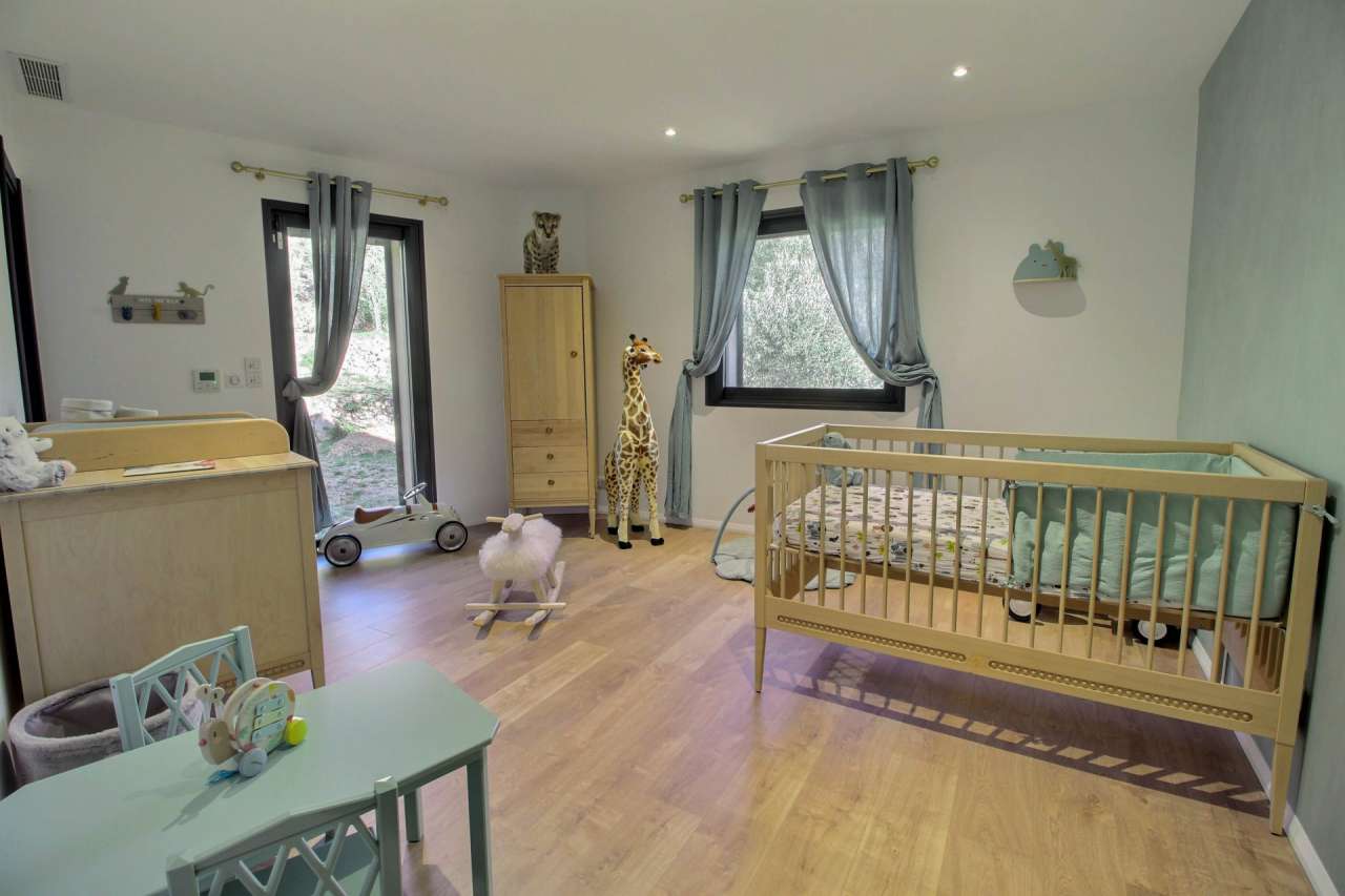 Modern and spacious 5 bedroom stone built villa, which is ideally situated