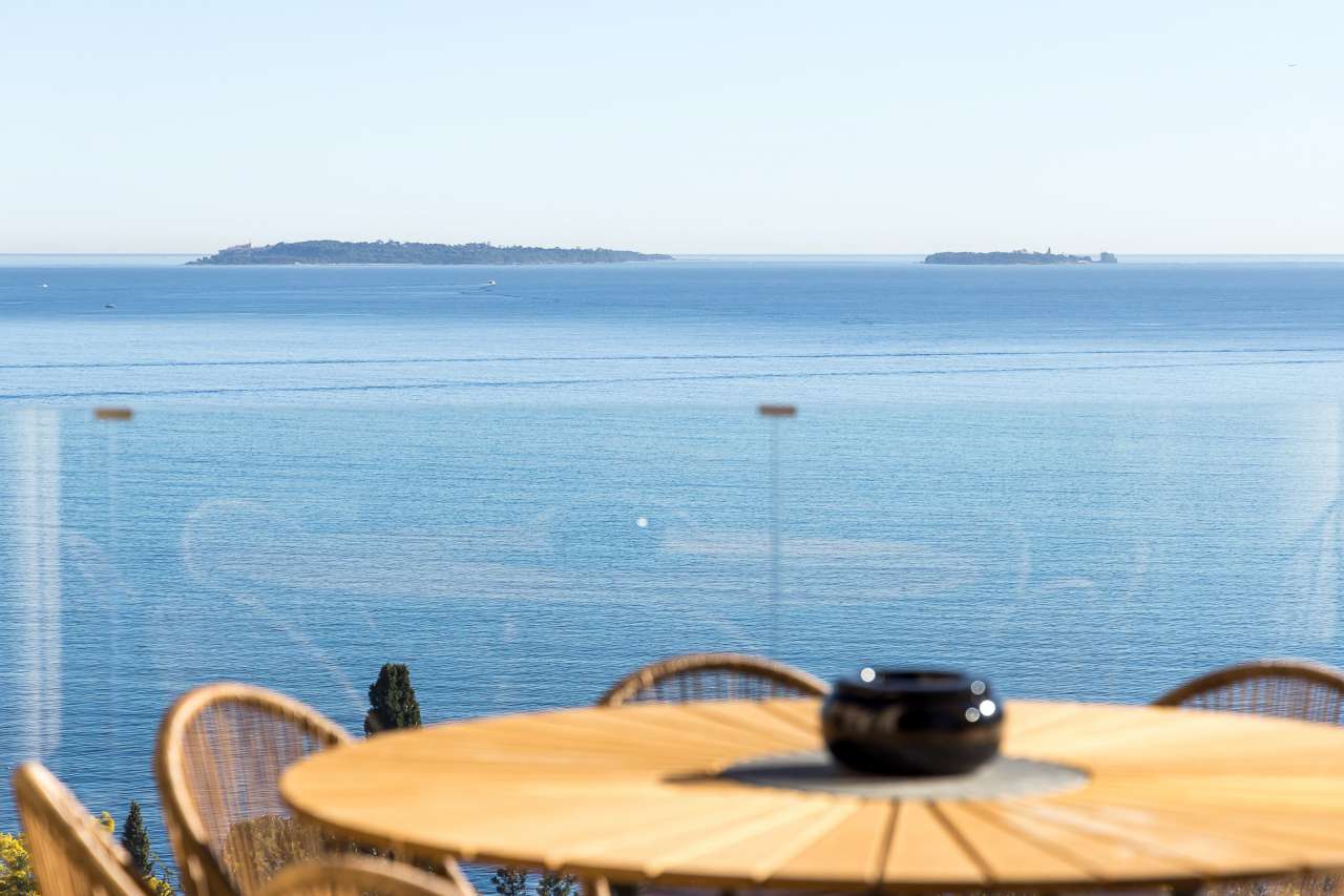 Modern, spacious and beautifully presented 6 bedroom loft style apartment,