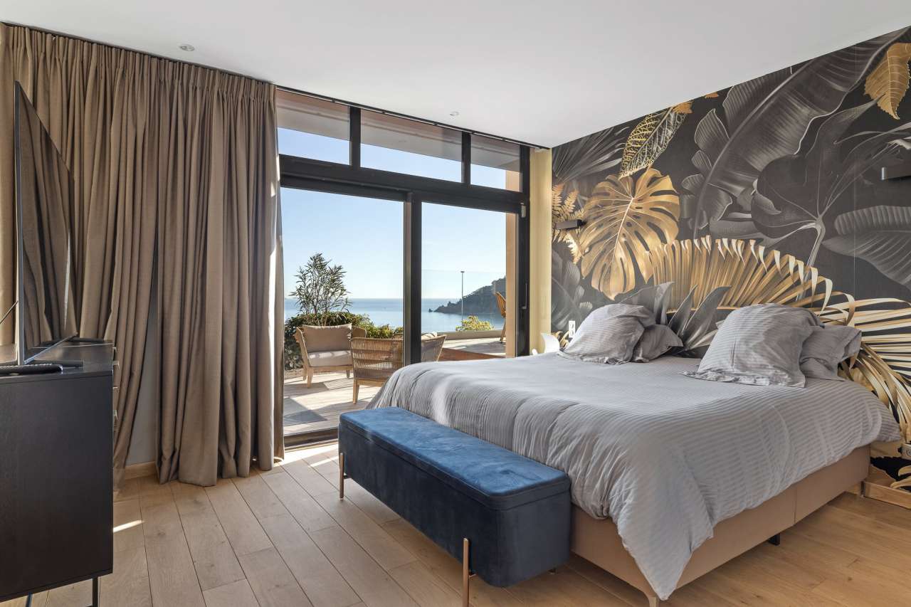 Modern, spacious and beautifully presented 6 bedroom loft style apartment,